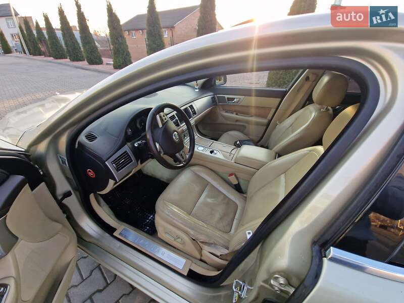 Седан Jaguar XF 2008 в Виннице