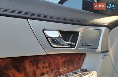 Седан Jaguar XF 2013 в 