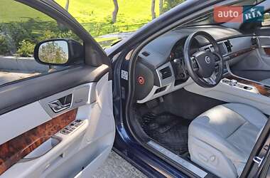 Седан Jaguar XF 2013 в 