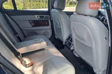 Седан Jaguar XF 2013 в 