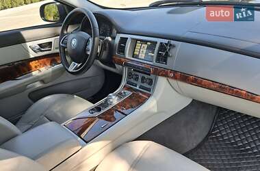 Седан Jaguar XF 2013 в 