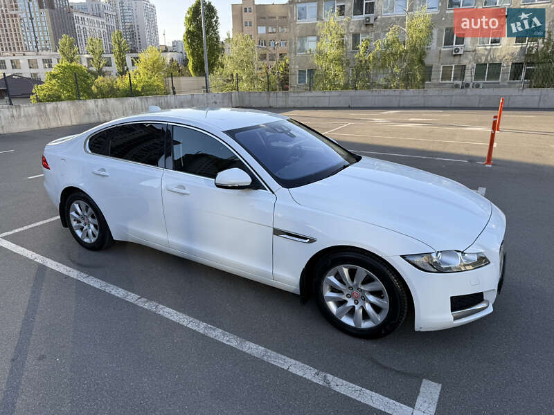 Седан Jaguar XF 2017 в Киеве
