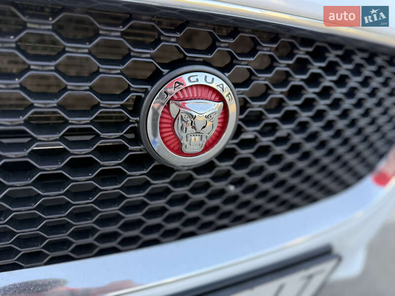Седан Jaguar XF 2017 в Киеве