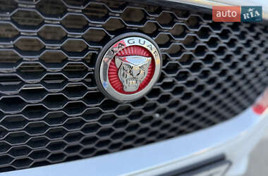 Седан Jaguar XF 2017 в 