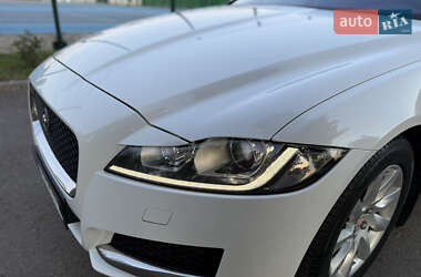 Седан Jaguar XF 2017 в 
