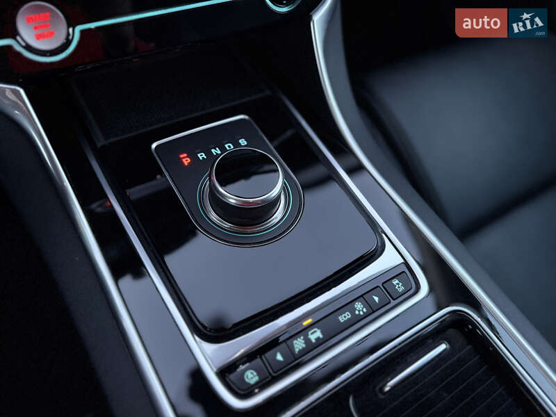 Седан Jaguar XF 2017 в Киеве