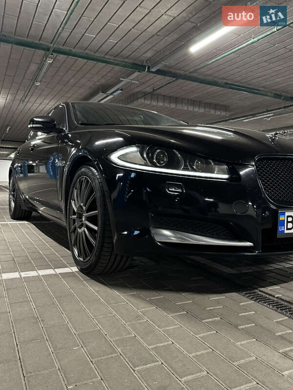 Седан Jaguar XF 2012 в 