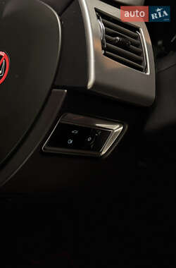 Седан Jaguar XF 2012 в 