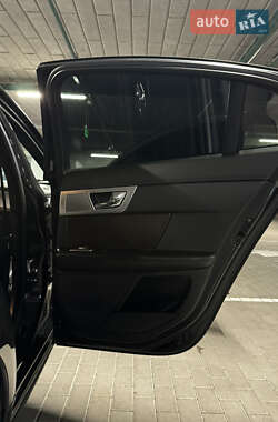 Седан Jaguar XF 2012 в 