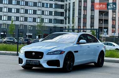 Седан Jaguar XF 2015 в 