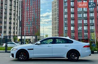 Седан Jaguar XF 2015 в 