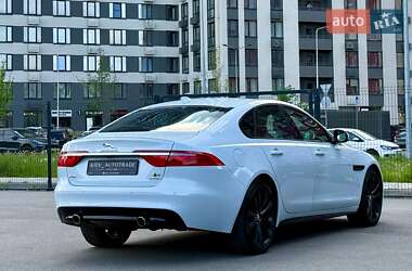 Седан Jaguar XF 2015 в 