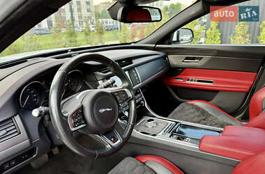 Седан Jaguar XF 2015 в 