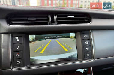 Седан Jaguar XF 2015 в 
