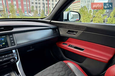 Седан Jaguar XF 2015 в 