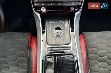 Седан Jaguar XF 2015 в 