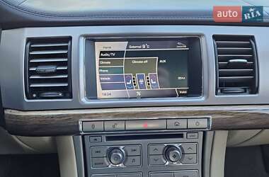 Седан Jaguar XF 2010 в 