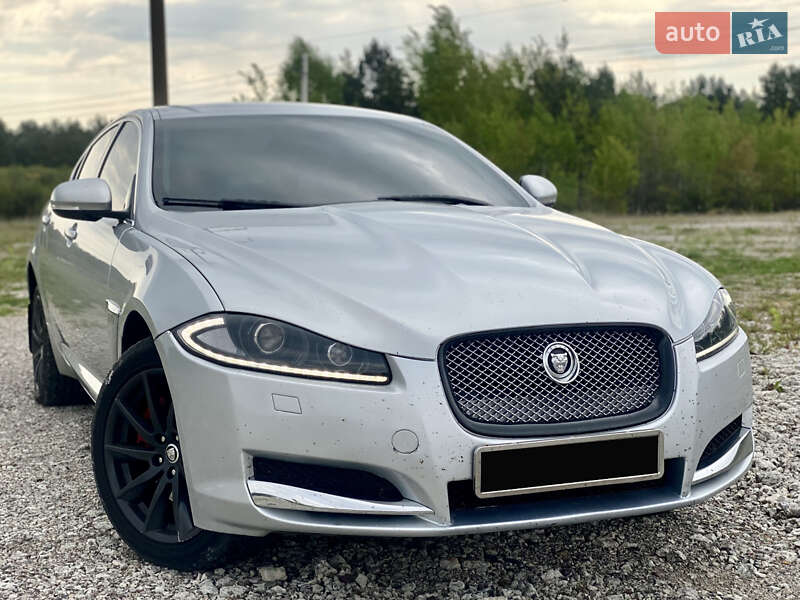 Седан Jaguar XF 2013 в Новояворовске