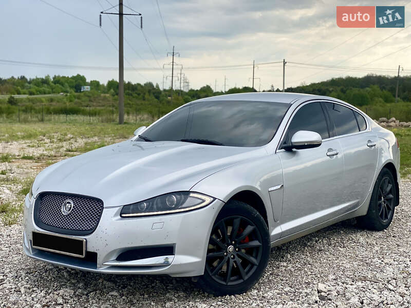 Седан Jaguar XF 2013 в Новояворовске