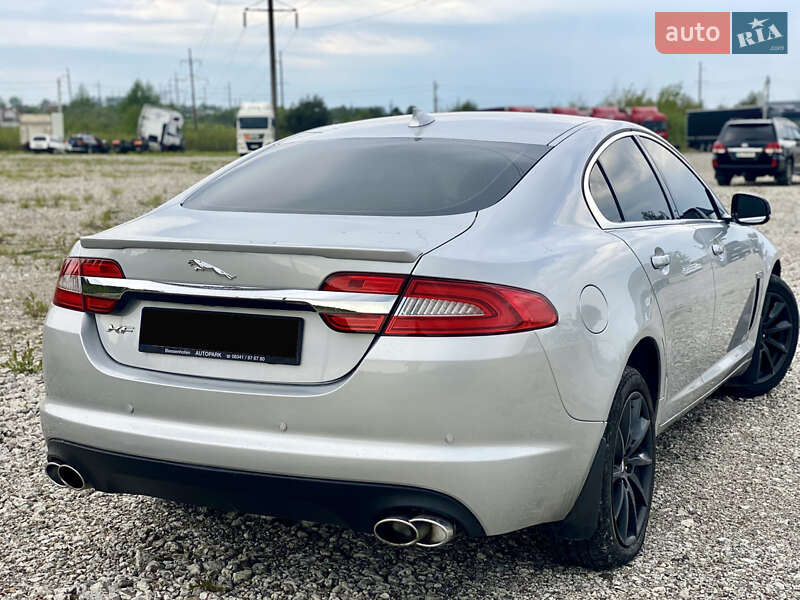Седан Jaguar XF 2013 в Новояворовске