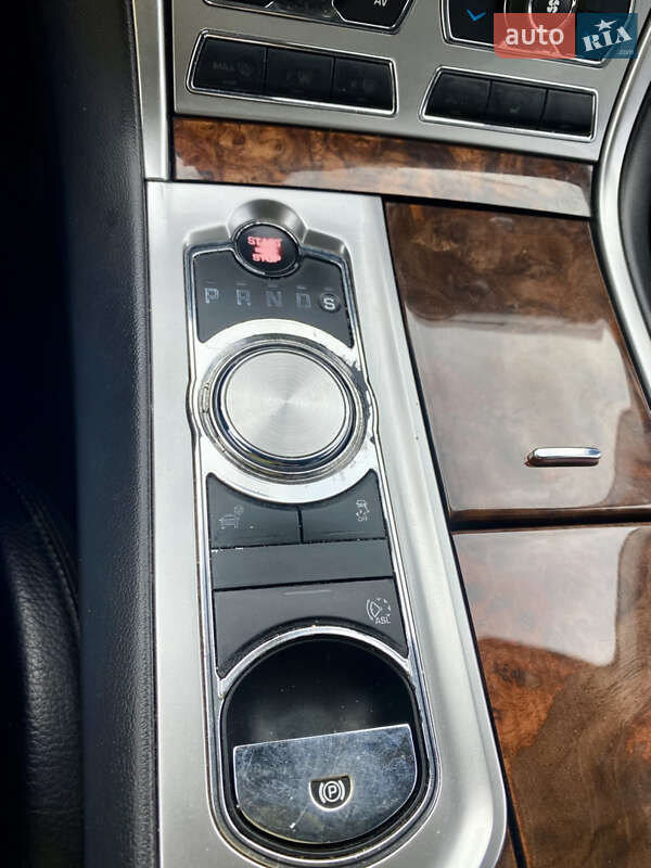 Седан Jaguar XF 2013 в Новояворовске