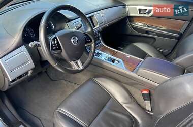 Седан Jaguar XF 2013 в 