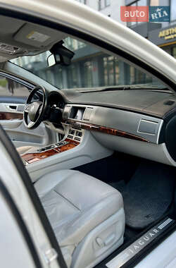Седан Jaguar XF 2012 в 