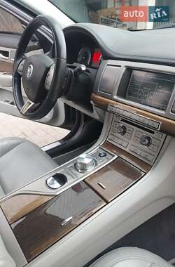 Седан Jaguar XF 2008 в 