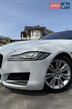 Седан Jaguar XF 2016 в 