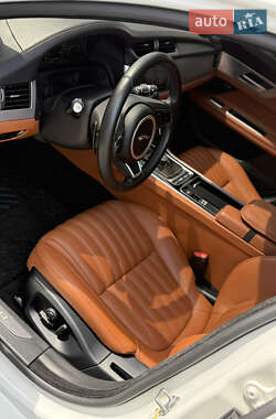 Седан Jaguar XF 2016 в 