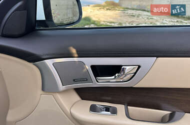 Седан Jaguar XF 2013 в 