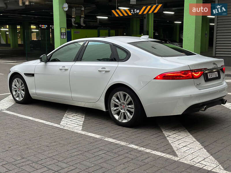 Седан Jaguar XF 2016 в Києві