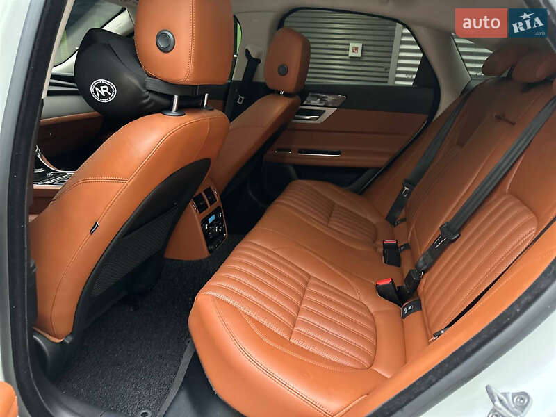 Седан Jaguar XF 2016 в Києві