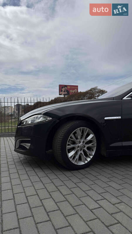 Седан Jaguar XF 2013 в 