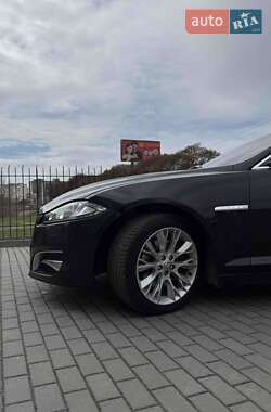 Седан Jaguar XF 2013 в 