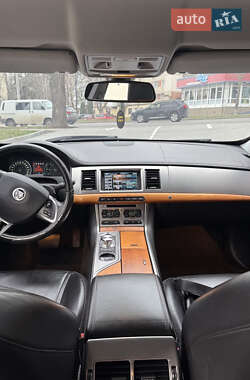 Седан Jaguar XF 2013 в 
