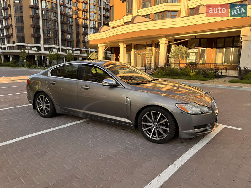 Седан Jaguar XF 2010 в Киеве