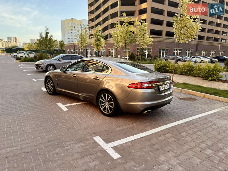 Седан Jaguar XF 2010 в Киеве