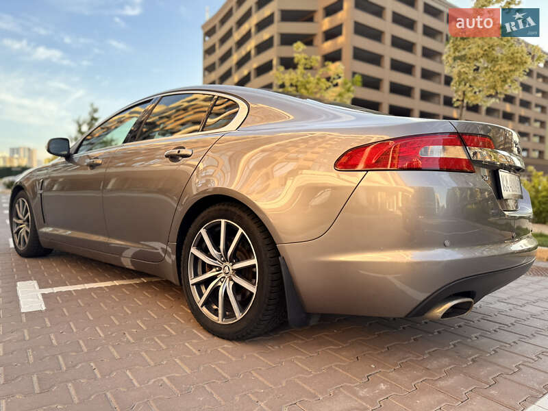 Седан Jaguar XF 2010 в Киеве