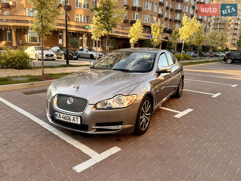 Седан Jaguar XF 2010 в Киеве