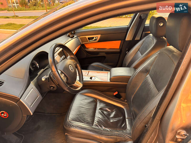 Седан Jaguar XF 2010 в Киеве