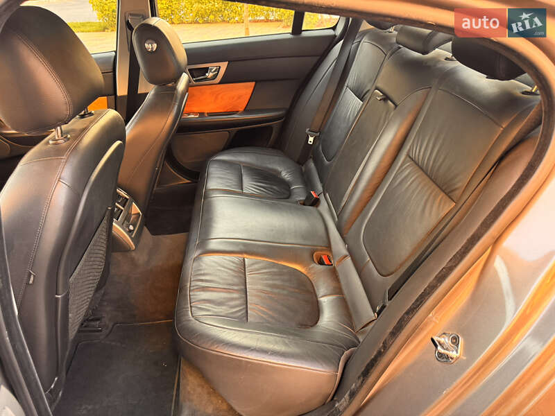 Седан Jaguar XF 2010 в Киеве