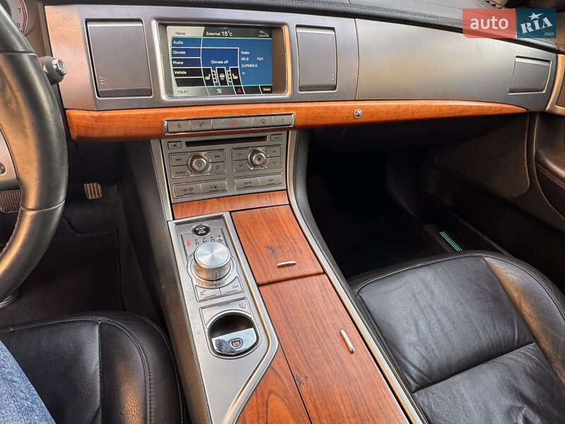 Седан Jaguar XF 2010 в Киеве