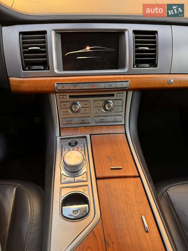 Седан Jaguar XF 2010 в Киеве