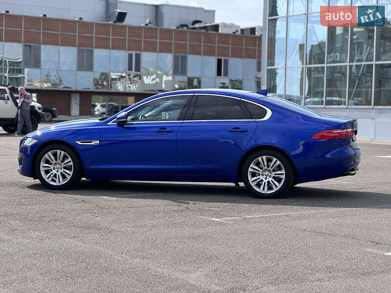Седан Jaguar XF 2016 в Киеве
