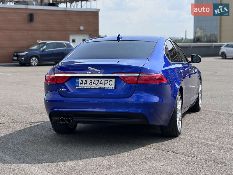 Седан Jaguar XF 2016 в Киеве