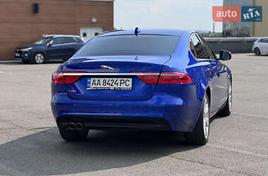 Седан Jaguar XF 2016 в 