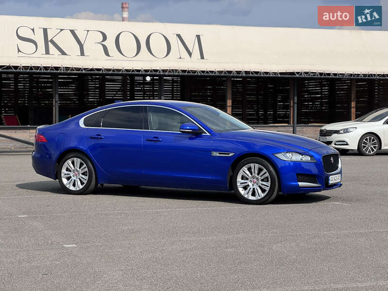 Седан Jaguar XF 2016 в Киеве