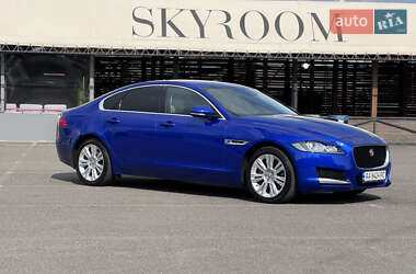 Седан Jaguar XF 2016 в 