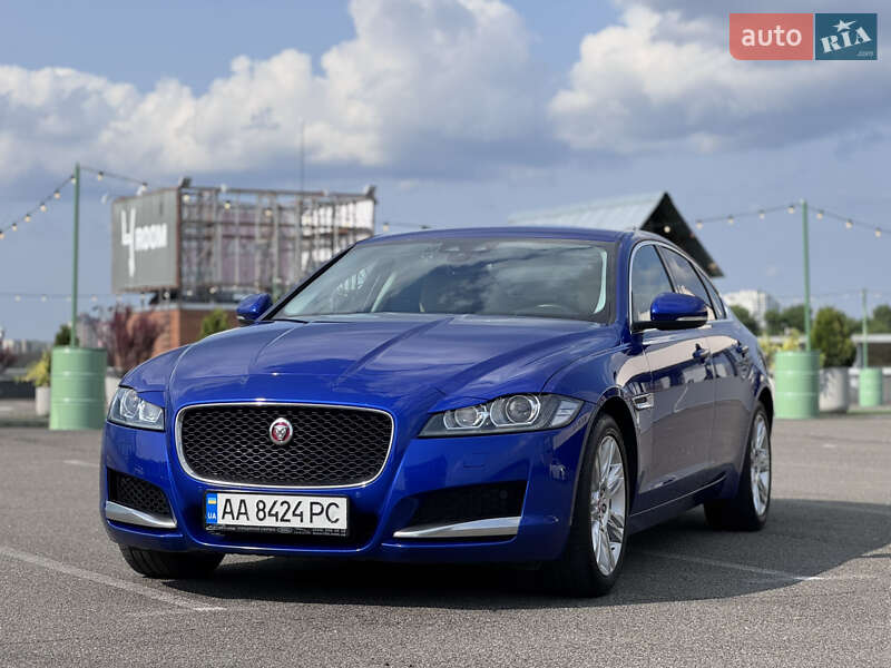 Седан Jaguar XF 2016 в Киеве